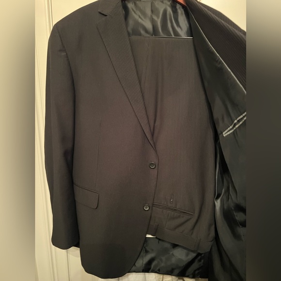 Geoffrey Beene black pinstripe suit, 50L, pants 40/30. - Picture 2 of 4